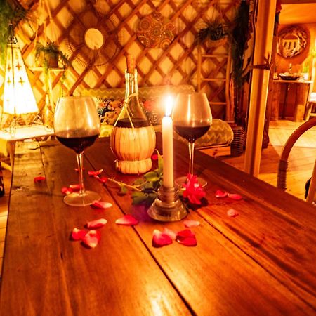 2 Cuori E 1 Yurta Glamping In Tuscany - Adults Only Asciano Eksteriør bilde