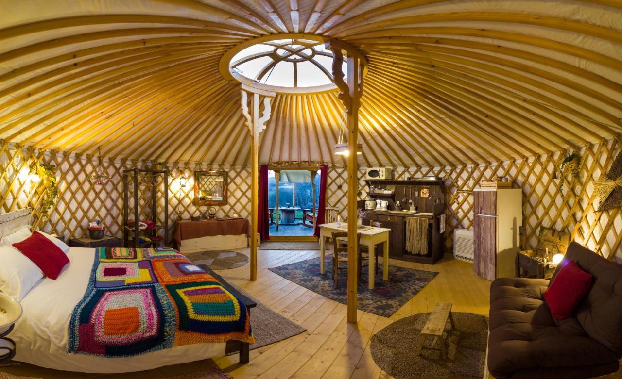 2 Cuori E 1 Yurta Glamping In Tuscany - Adults Only Asciano Eksteriør bilde