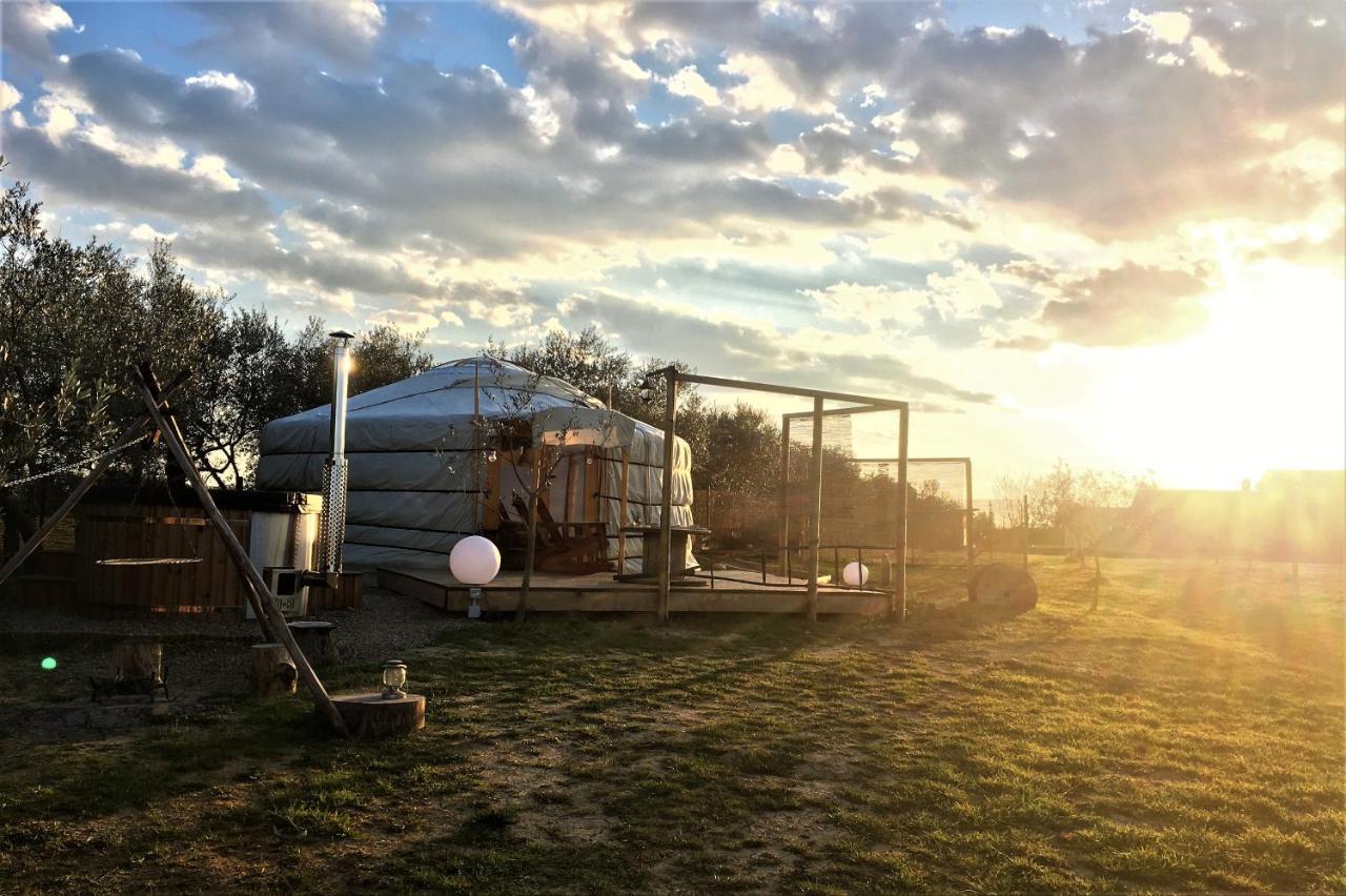 2 Cuori E 1 Yurta Glamping In Tuscany - Adults Only Asciano Eksteriør bilde